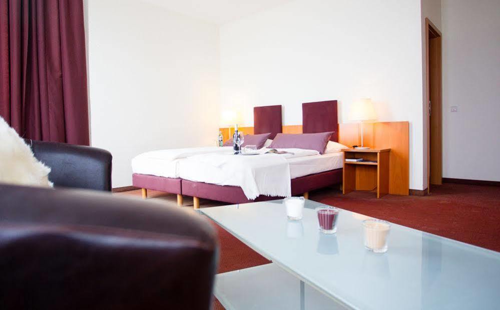 Hotel Am Rhein Wesseling Extérieur photo